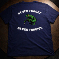 NEVER FORGET-NEVER FORGIVE (Frogman unit) Kaos Biru Navy Dengan Gambar Katak Hijau Untuk Pria Dan Wa