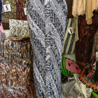 rok plisket parang bunga rusak wiru Hitam Putih