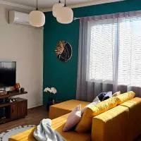 住宿 Nuçi's Place 2, sunny apartment with balcony near Blloku 地拉那