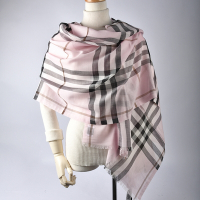 BURBERRY 經典格紋羊毛混絲輕盈圍巾-淺糖果粉色