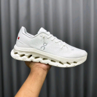 sepatu on cloudtilt triple white