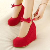 Queen·รองเท้าแพลตฟอร์ม ส้นสูง ปากตื้น หัวกลม กันน้ํา สีแดง เหมาะกับแต่งงาน สําหรับผู้หญิง