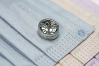 15mm 蜻蜓 圖案香薰扣 香精油釦 精油飾物 口罩/衣領適用 磁石釦 口罩香薰夾 (白金銀色)(連6片顏色隨機的可重用棉片)(隨機送上口罩3片)