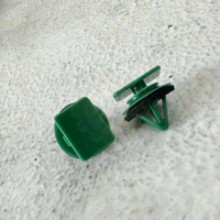 1PIECE PRICE !!! MAZDA ROCKER PANEL CLIP / SIDE SKIRT CLIP WITH SEAL FOR CX-3, MAZDA 3, MAZDA 6 ，MX5