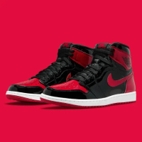 【NIKE 耐吉】Air Jordan 1 Retro OG Bred Patent 特殊漆皮 黑紅 男款 灌籃高手相似款 555088-063