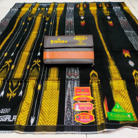 Donggala Topstar S-100 Kain Batik Hitam Kuning dengan Motif Etnik dan Tas Kulit Coklat