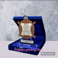 Box plakat/box akrilik/box bludru/box piala/box premium murah