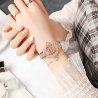 Jam Tangan Tali Rantai Untuk Wanita Aksen Permata Berlian Analog Watch Model Gelang SerutJam Tangan 