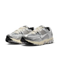 【NIKE】慢跑鞋 男鞋 運動鞋 緩震 ZOOM VOMERO 5 灰銀 IM3486-002#US 9-US 9