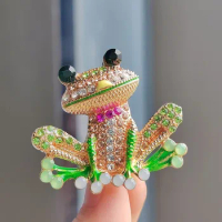 Rhinestone Frog Brooches for Women Men Luxury Green Vivid Animal Alloy Brooch Pin Fashion Men Suit Coat Accessories Jewelry Gift