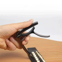 Bonus Pick Capo Gitar 2 in 1 Multi Kapo Gitar