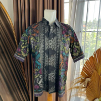 KEMEJA PRIA ENDEK MOTIF ANTIK WARNA DASAR HITAM