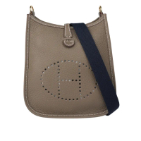 【Hermes 愛馬仕】金釦 TC皮 MINI EVELYNE 16 斜背包(大象灰/深藍背帶)
