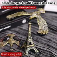 Balance Eagle Patung Burung Elang Seimbang Dekorasi Meja Bahan Logam Hadiah Unik Ukuran 11cm