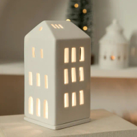 【YU Living 信歐傢居】日本進口 聖誕白瓷房屋燭台 小夜燈 桌上擺飾(白色)