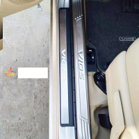 Ốp Bậc cửa, nẹp bước Chân ngoài Xe Vios 2019- 2020 2021 2022 2023, loại nhựa có đèn led