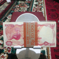 1 Gepok Oeang 100 rupiah seri Goura Victoria tahun 1984 kondisi gress