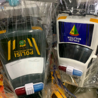 mainan mobil polisi besar