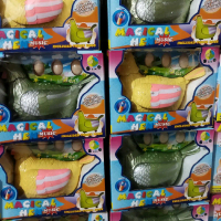 mainan ayam bertelur dan becak pake batre bisa jalan Dolls