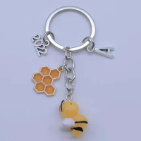 New Resin Stereo Simulation Bee Charm Keychain Hexagonal Honeycomb Key Ring Bag Jewelry Accessories Small Jewelry