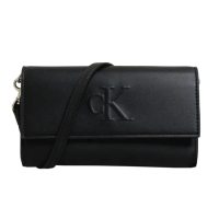 【Calvin Klein】CK浮雕LOGO皮革磁扣掀蓋長夾皮夾/WOC包/斜背包(經典黑)