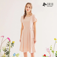 【IRIS 艾莉詩】優雅珍珠波浪領口洋裝-2色(32624)