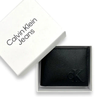 【Calvin Klein】專櫃禮盒 CK 男生 短夾 浮雕字母 可拆式卡夾+零錢袋 皮夾(4G1023G 送禮首選)