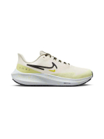 รองเท้าวิ่งผู้หญิง Pegasus 39 Shield  สีครีม - NI083SH044DPTH