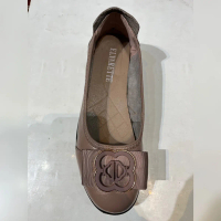 Pansus wanita, Elvarette Hak Datar (1 cm atau kurang)