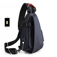 leaper 多功能防潑水USB充電小款單肩包胸包 共2色