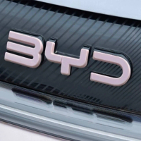 สีชมพู BYD โลโก้ด้านหน้า BYD Dolphin 2022-2025 สีชมพู สำหรับตกแต่งรถ