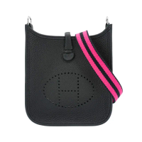 【Hermes 愛馬仕】展示品 Mini Evelyne TC牛皮銀釦桃藍背帶斜背包(黑)