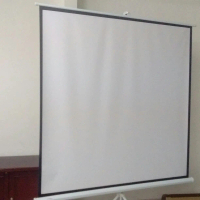 screen manual/tripod 70\in new Layar Projector"