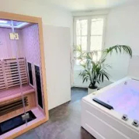 住宿 Appart SPA 80m2 avec terrasse balcon jacuzzi et sauna privatif en hyper centre Place Drouet d'Erl
