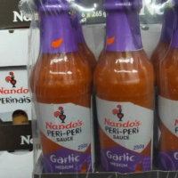 nandos peri peri sauce garlic sauce saus medium 250gr