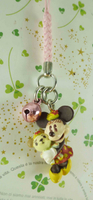 【震撼精品百貨】Micky Mouse_米奇/米妮 ~吊飾-米妮抱娃娃圖案