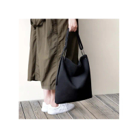 【Darker Than Black】Knitting lsosceles Triangle Hobo Bag 針織等腰三角側背包(側背包 單肩