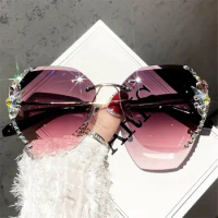 1PC Rimless Rhinestone Sunglasses Fashion Brand Designer Sunglasses Retro Cutting Lens Gradient Sun Glasses Female UV400 Shades