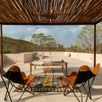 住宿 StayVista presents The Owl House, a Hillview villa featuring Inviting rooms, A cozy terrace & A b