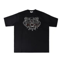 【KENZO】KENZO 刺繡LOGO咖啡虎頭設計純棉男仕寬鬆短袖T恤(黑)