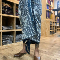 Saput Kampuh Tenunan Blanket Motif Lobeng Bali Warna Putih Premium