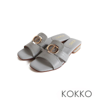 【KOKKO 集團】時髦方頭金屬飾扣柔軟綿羊皮涼拖鞋(灰藍色)