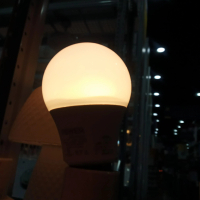 lampu led bohlam e 27 warna kuning & putih