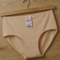 CD Wanita GRISINA Size XXXL Lembut Cream 3XL