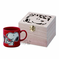 小禮堂 史努比 陶瓷馬克杯附木盒《紅.拿禮物.側臉》日本精緻陶瓷YAMAKA