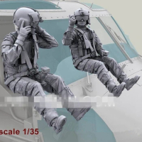 1/35 Scale Resin Figure Kit Helicopter Pilot 2 Men (Helicopter Not Included) Unassembled Unpainted Garage kit