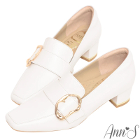 【Ann’S】超柔軟綿羊皮-達利軟時鐘金屬顯瘦小方頭低跟樂福鞋-4cm(白)
