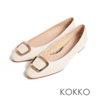【KOKKO 集團】典雅金屬飾扣綿羊皮方頭低跟鞋(白色)
