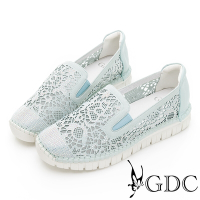 GDC-滿版花卉水鑽舒適軟底百搭簍空休閒鞋-淺藍色