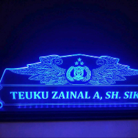 PAPAN NAMA MEJA CUSTOM AKLIRIK